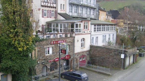 Schloß Café, seen from the bridge, atop Disco Exclusiv.