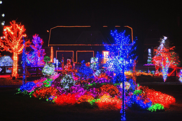 The Salaj family in Grabovnica brings light for a unique representation of the Croatian Christmas Story.