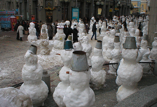 Snowmen on Arbat Street - Moscow - courtesy inlandnwlocal