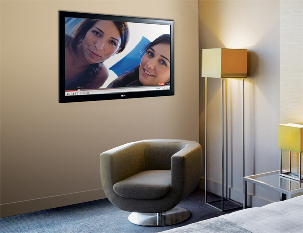 LG TV screen with Swisscom ConnectedHotel TV technology.