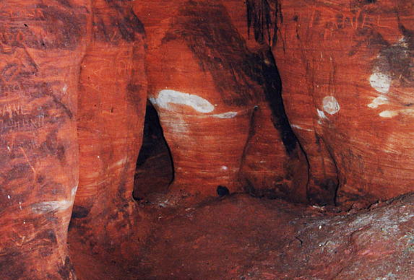 Allikukivi caves.