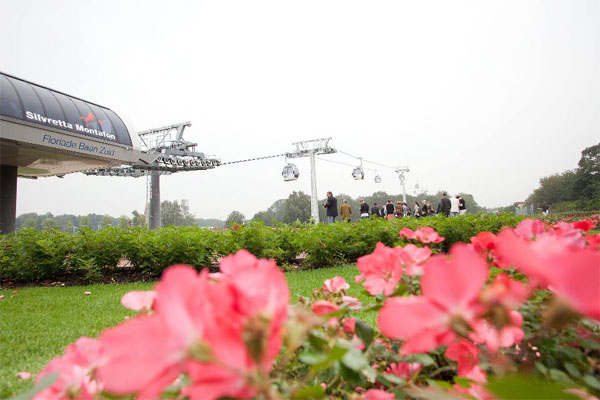 Sneakpreview Floriade Park - cable cars.