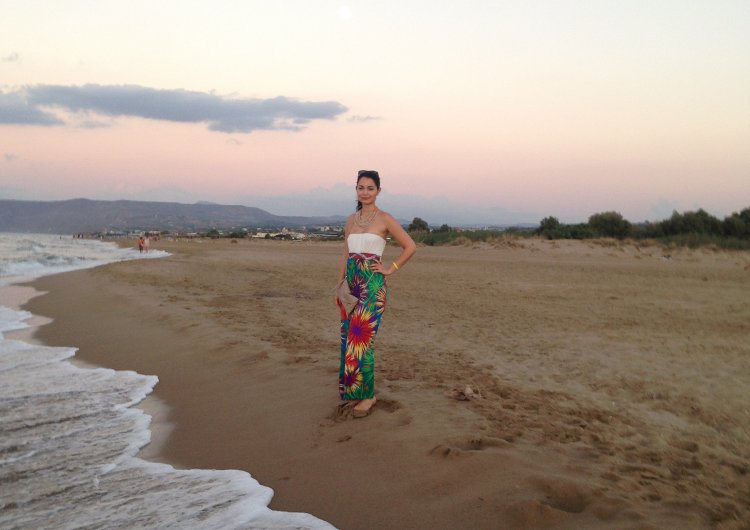 Sunset on a Crete beach, til Part II, Diana catches me in Vogue mode