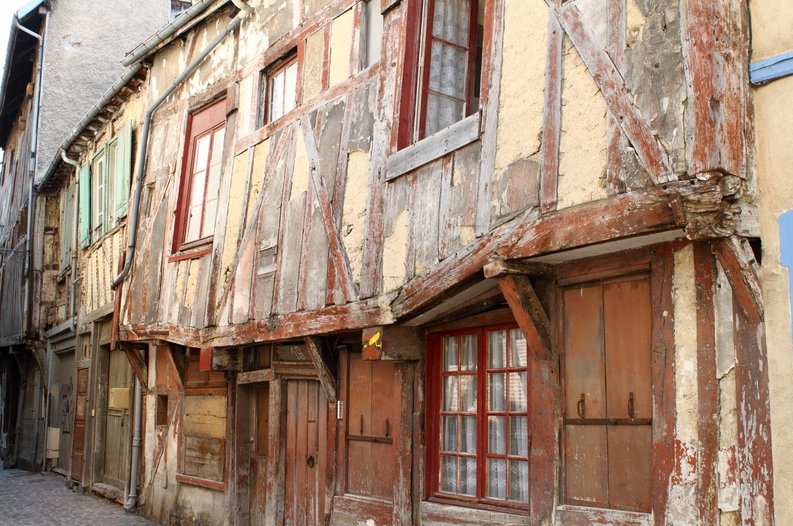 Some aging houses in the heart of Old Town by B@rberousse