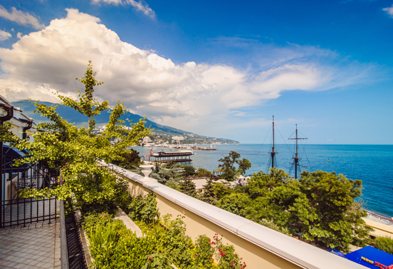 The luxurious Oreanda Hotel in Yalta - a week for the price of one night in downtown Paris. 