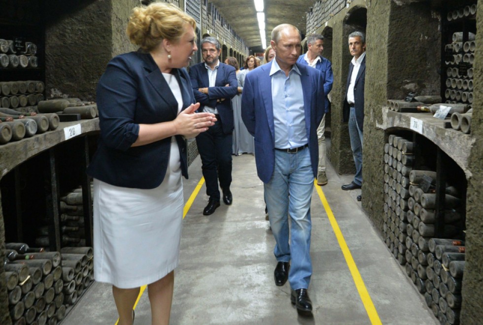 Russian President Vladimir Putin tours Crimea winer