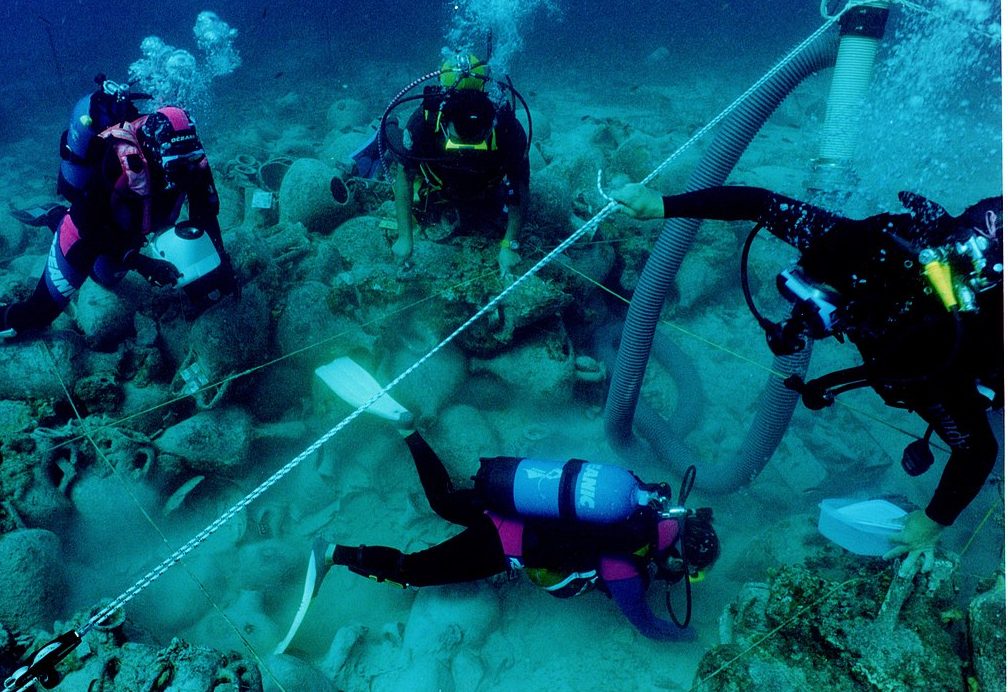 Excavation of the Alonnisos shipwreck in 2000 - Elpida Hadjidaki CC 4.0