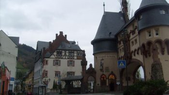 Traben-Trarbach, view of Restaurant Brücken-Schenke and Schloß Café in the background.