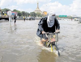 Paholyothin Road flooded