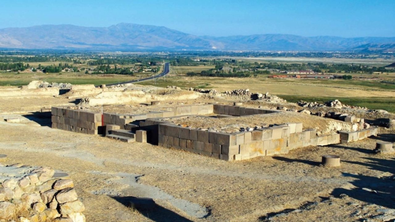 Turkey Opens 2 900 Year Old Altintepe Fortress To Tourists