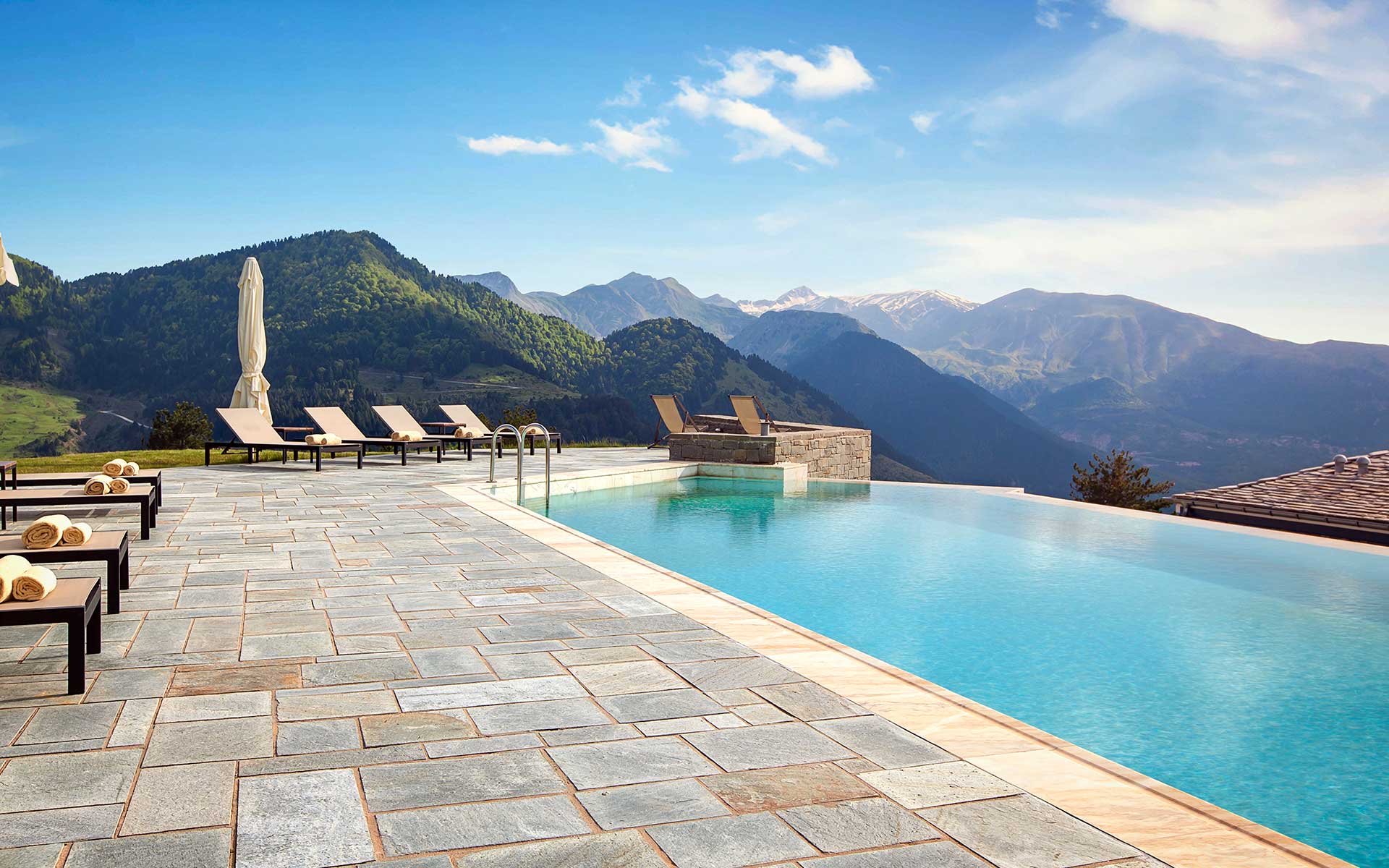 Grand Forest Metsovo Wins "Leading Landmark Hotel in Europe Award"