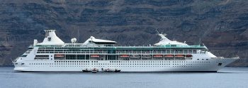 Santorini cruise fees