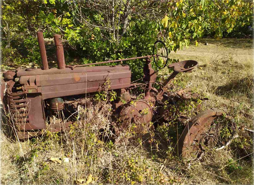 Neos Voustasios tractor