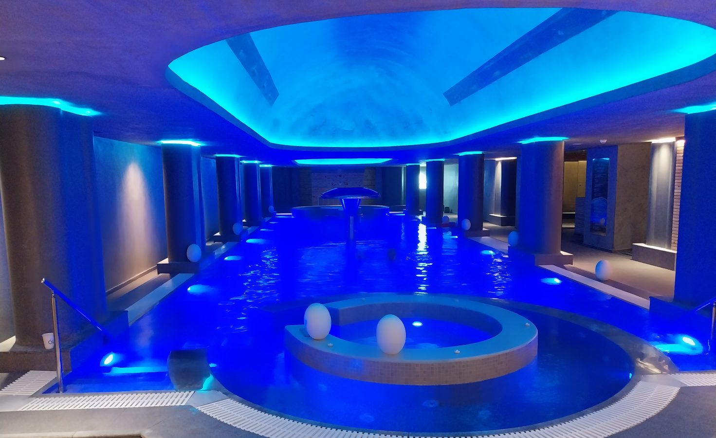 thalassotherapy pool