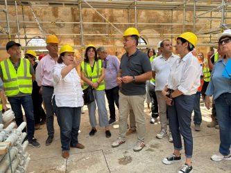Minister of Culture Lina Mendoni at the inspection she carried out at the Bayazid Mosque