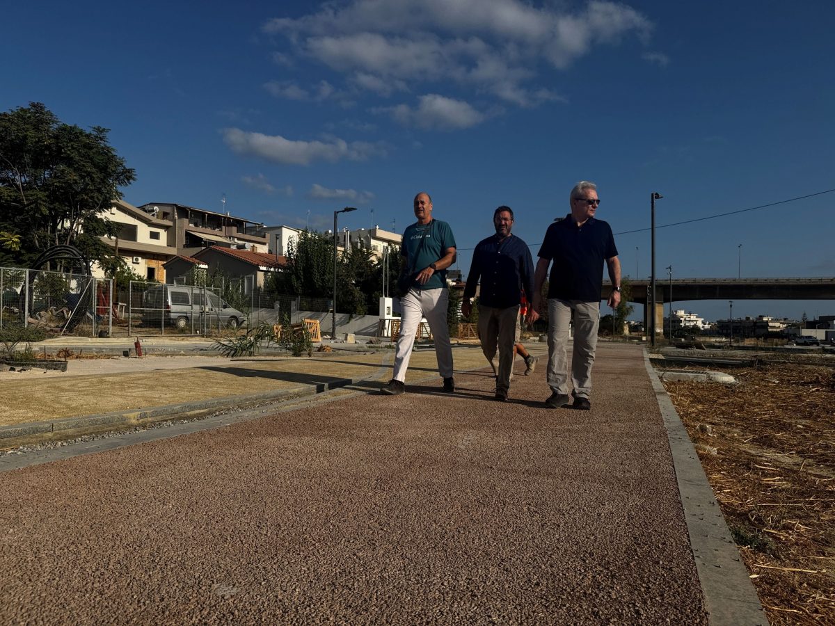 Mayor Kalokairinos inspects the park.
