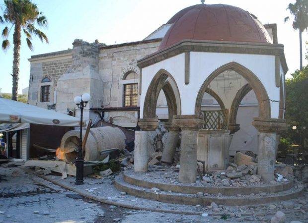The Defterdar Mosque and the Fountain of Purification with the damage it suffered in the 2017 earthquake