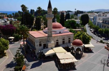 View of the Defterdar Mosque and the Fountain of Purification before the 2017 earthquake