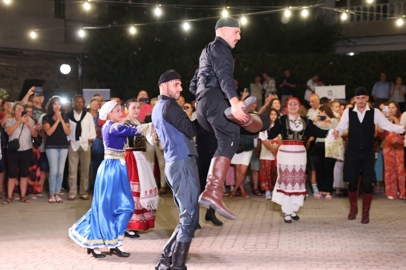 tourism days Cretan folk dancers