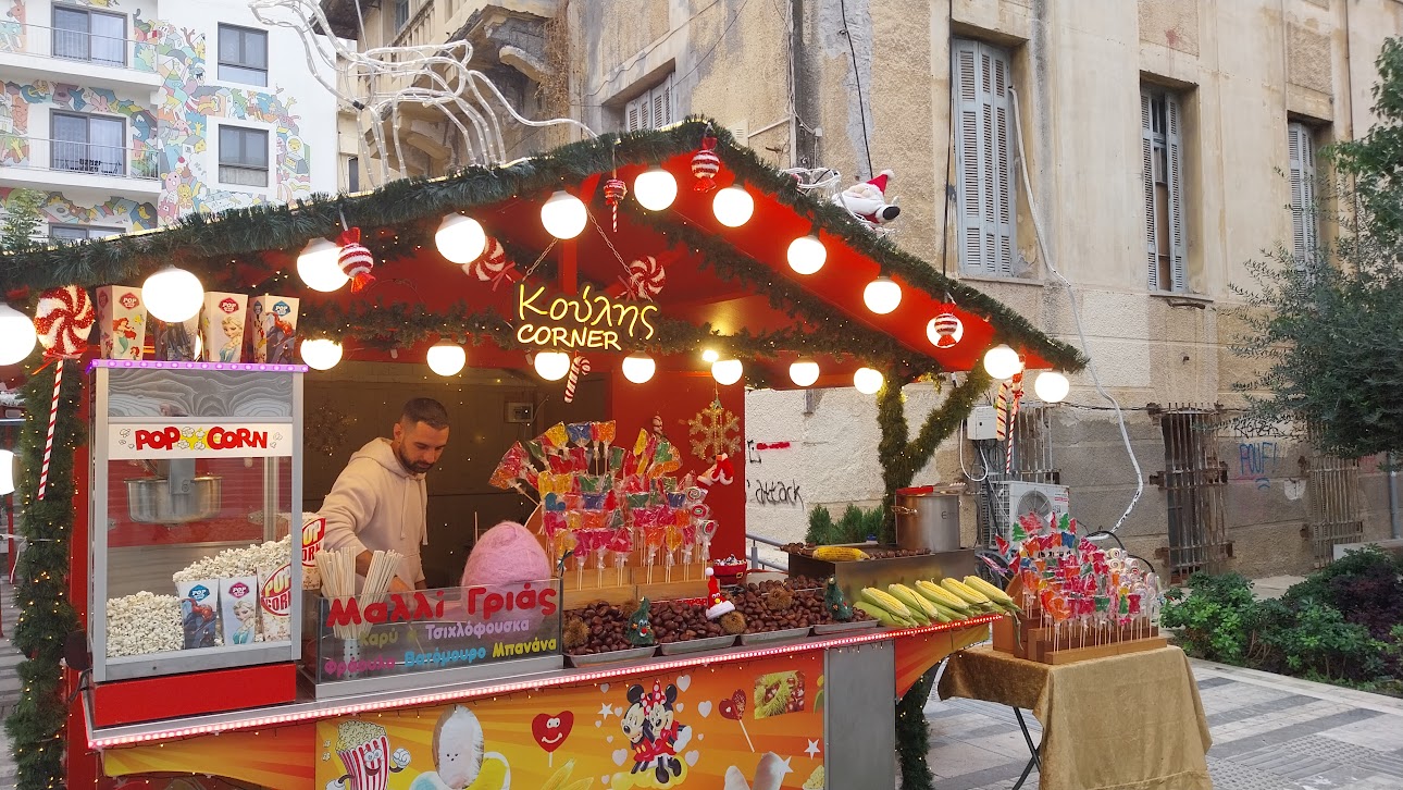 Dikeosinis Street, Christmas market — snacks edition.