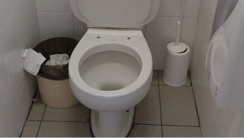 knossos toilets